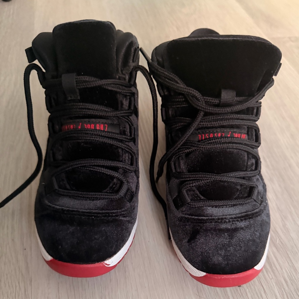 Jordan 11 Retro “ Bred Velvet “ Kids Sneakers in Black and Red
